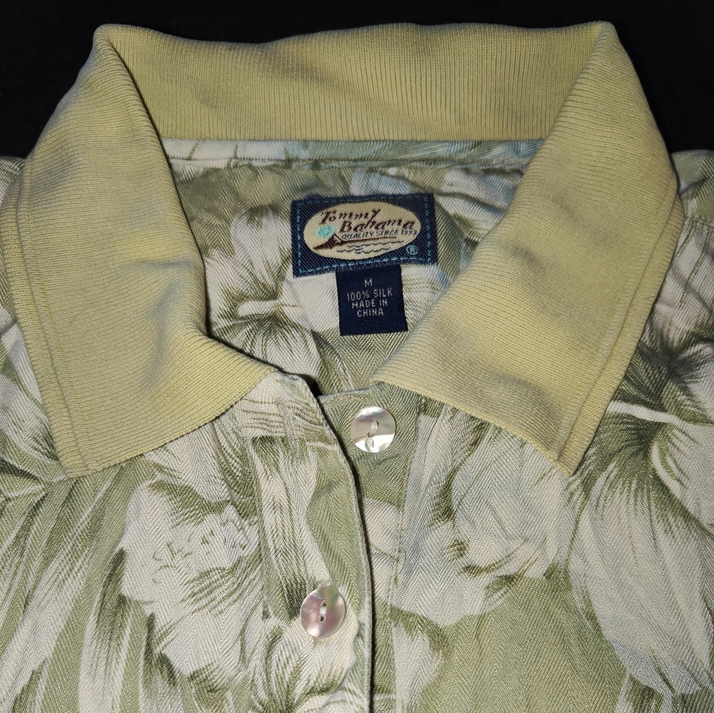 Tommy Bahama Size Medium - Picture 2 of 5